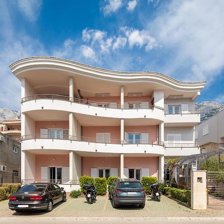 Brkic Apartments With Private Parking Макарска Экстерьер фото