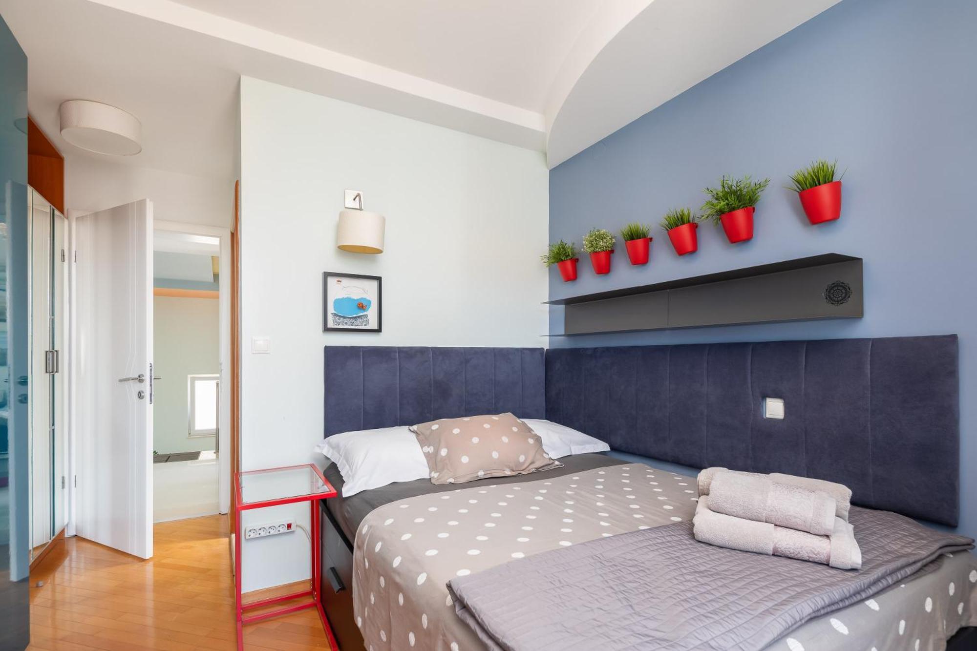 Brkic Apartments With Private Parking Макарска Номер фото