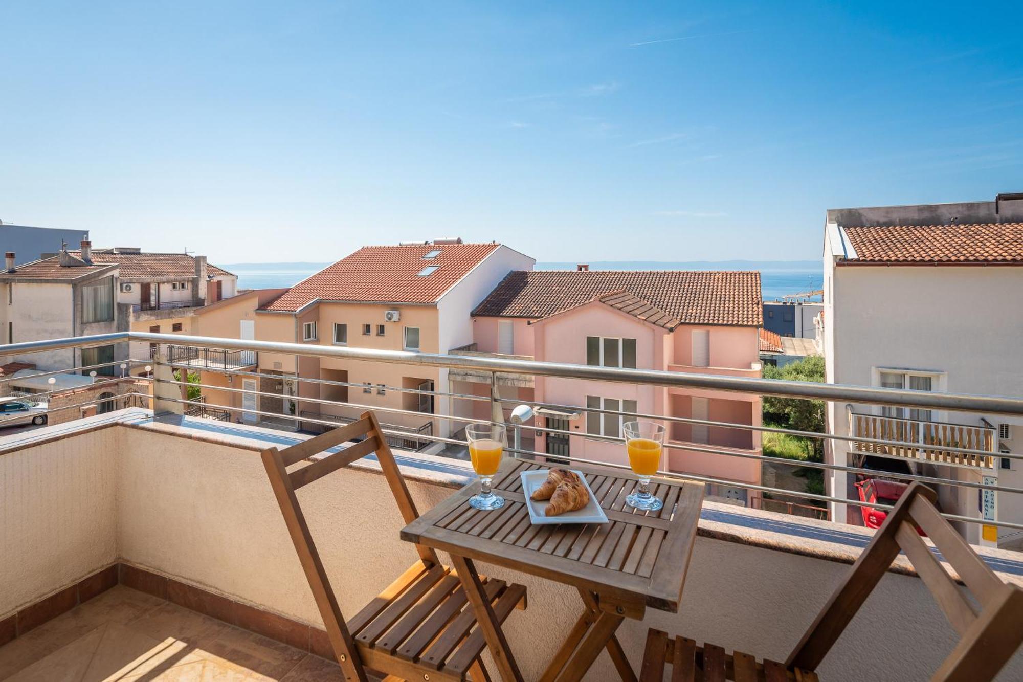 Brkic Apartments With Private Parking Макарска Номер фото