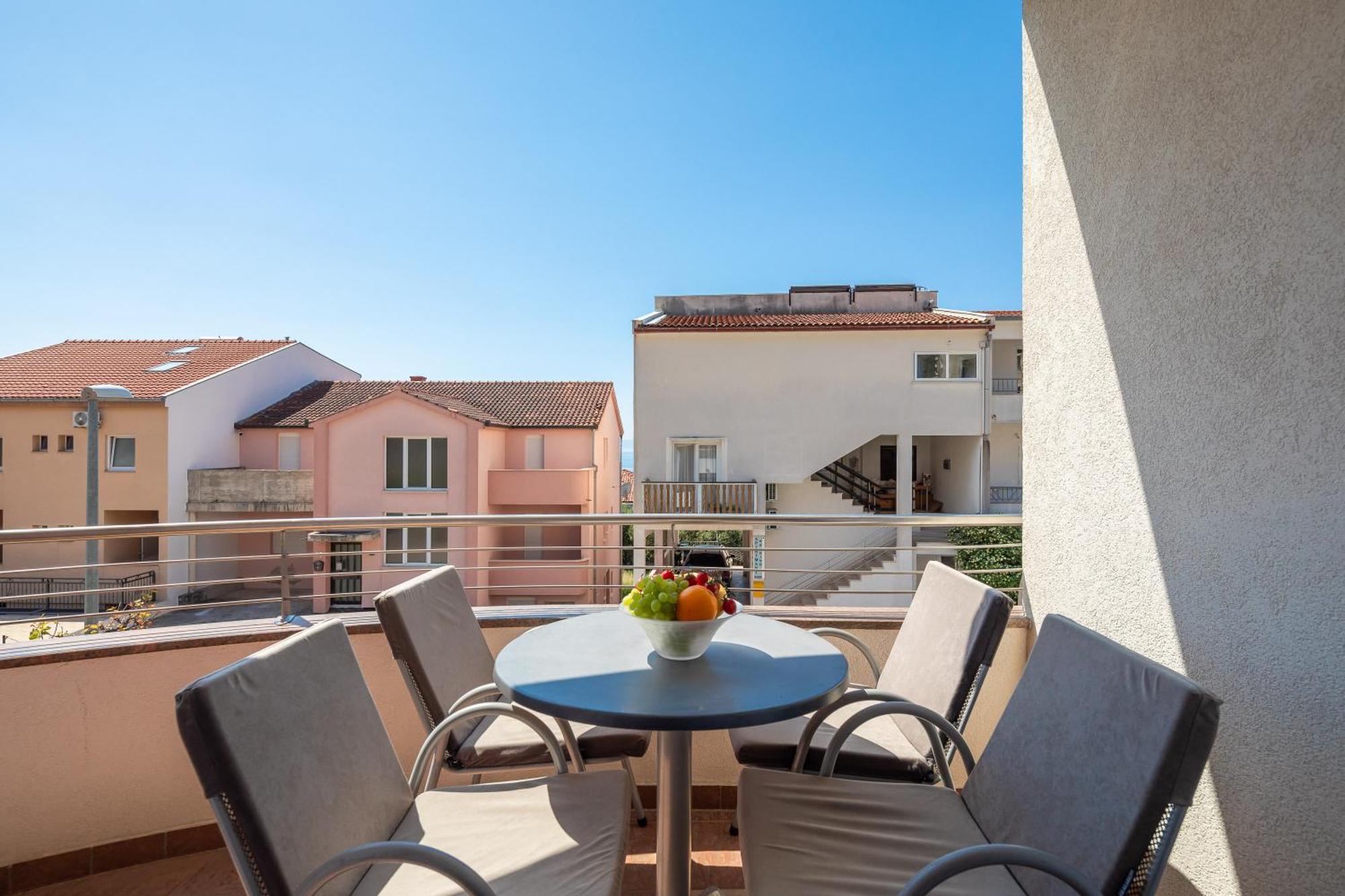 Brkic Apartments With Private Parking Макарска Номер фото