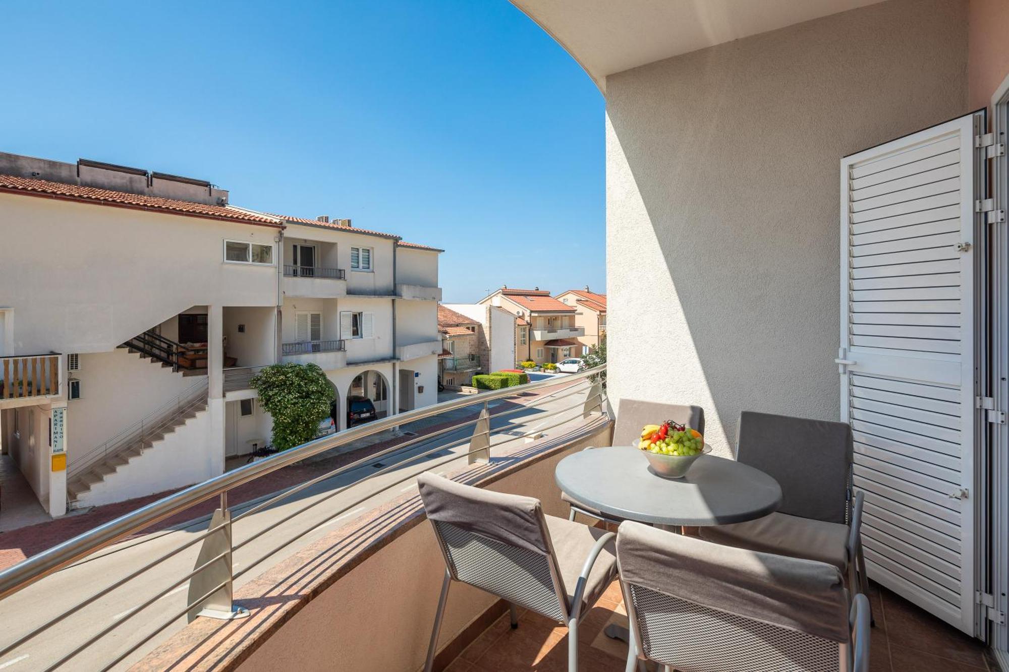 Brkic Apartments With Private Parking Макарска Номер фото