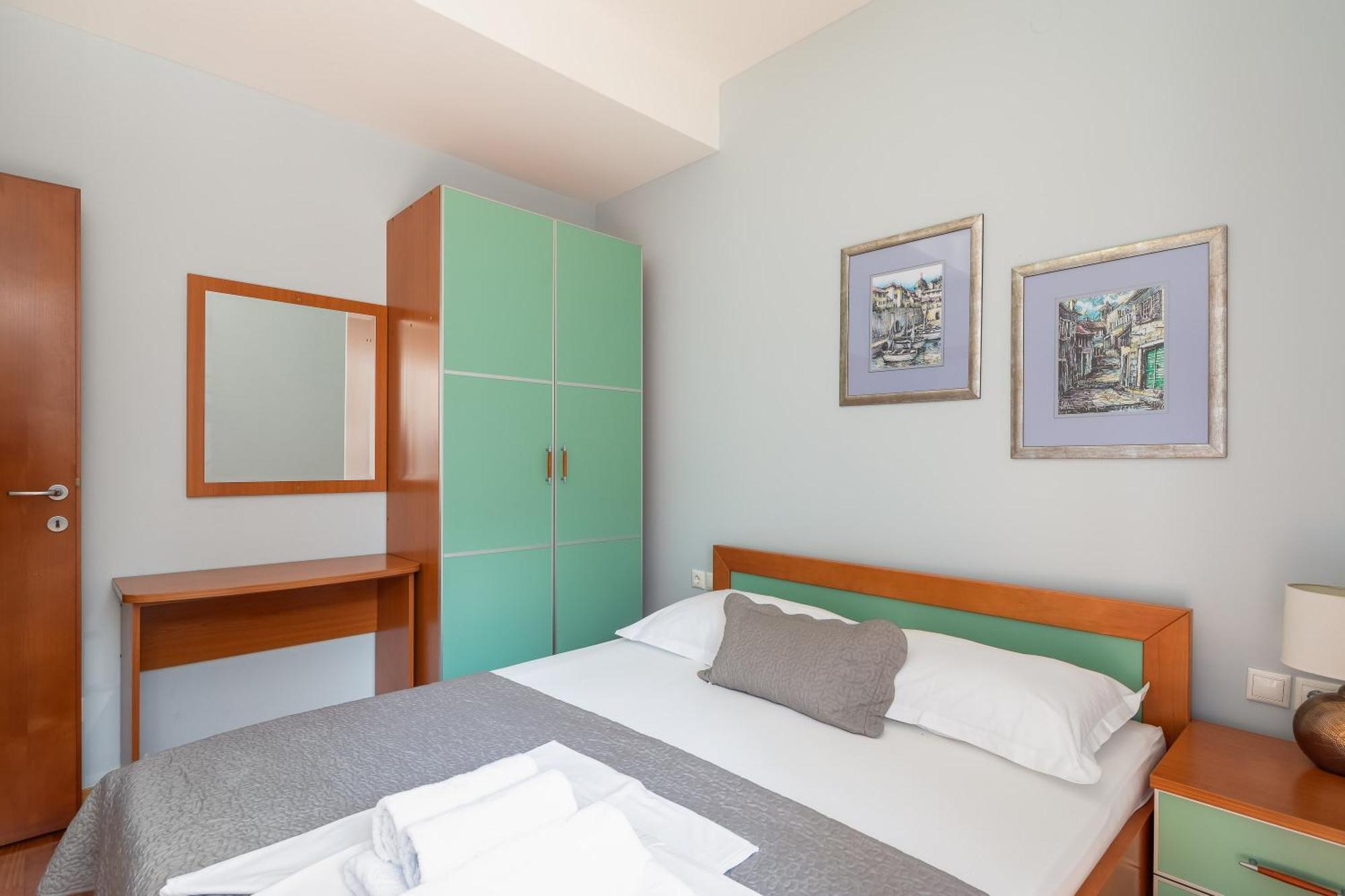 Brkic Apartments With Private Parking Макарска Номер фото